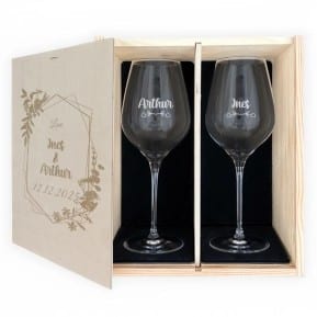 Cofre amor con dos copas de vino personalizadas