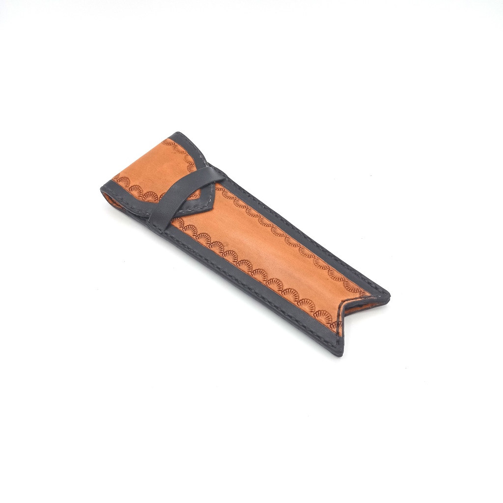 Funda de cuero para abanico decorada
