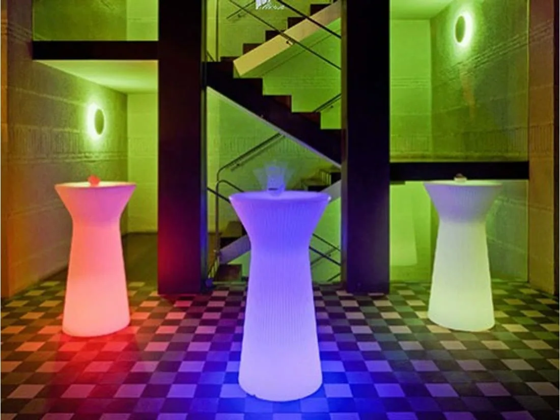 Mesa de cóctel retroiluminada