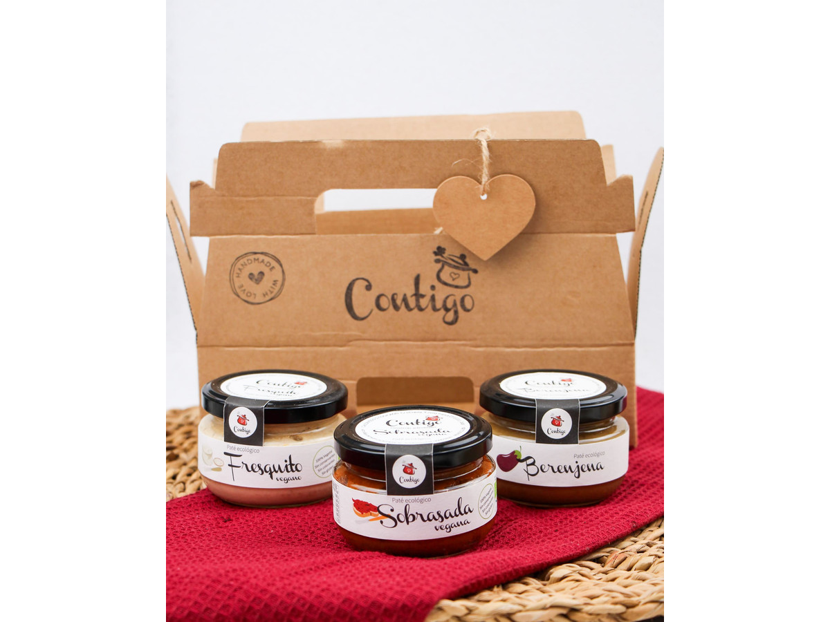 3 patés veganos + presentación para regalo (Fresquito, Sobrasada vegana y paté de Berenjena)