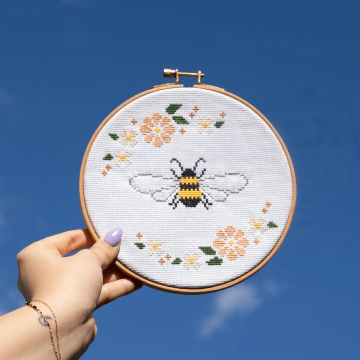 BEE AND BLOSSOM Cross Stitch Kit
