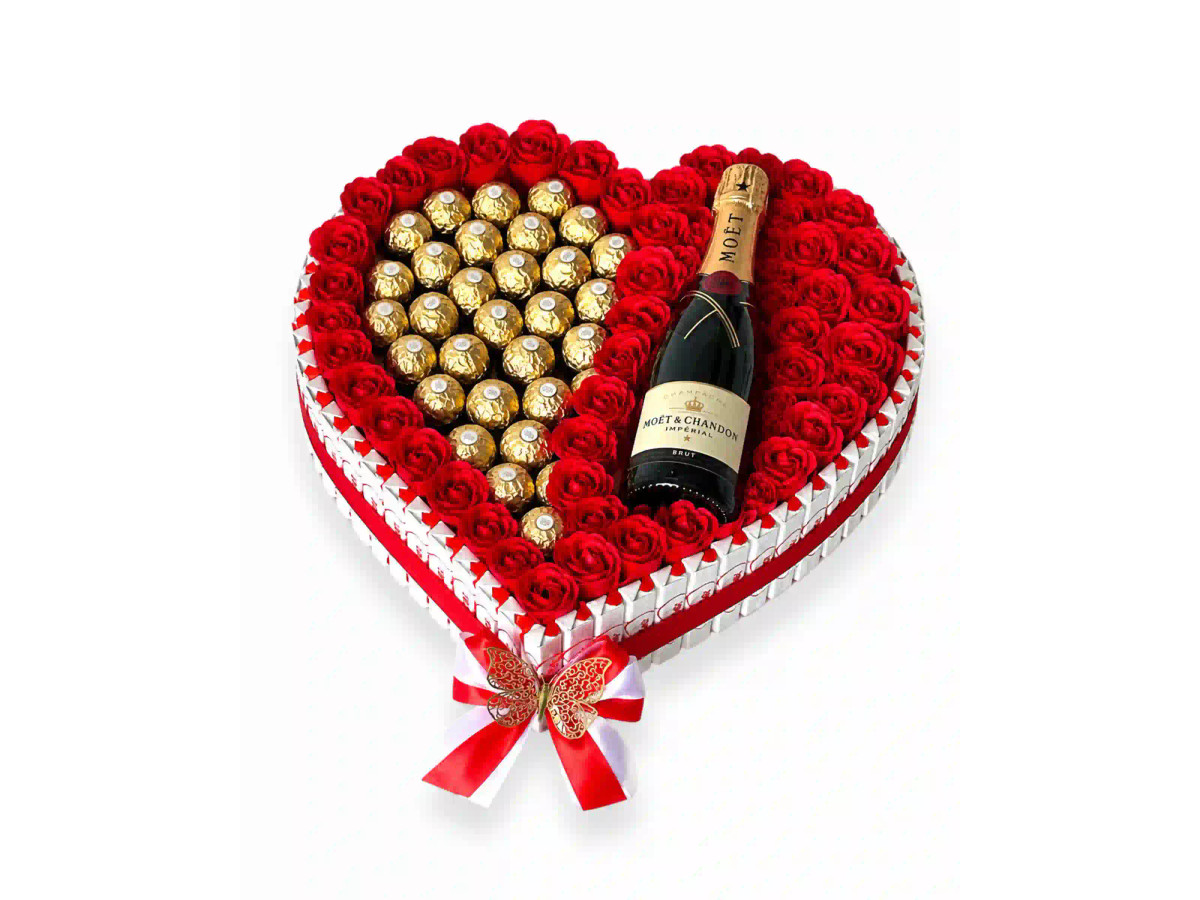 Corazón romántico premium con Moët, Ferrero Rocher y rosas