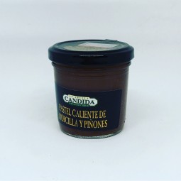 Pastel caliente de morcilla y piñones