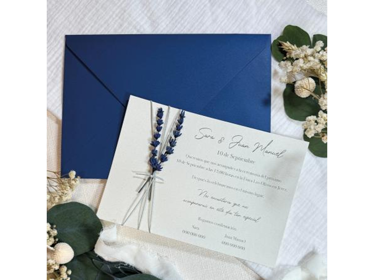 Invitación de boda con flores