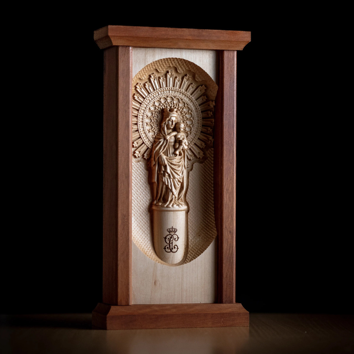Virgen del Pilar en madera