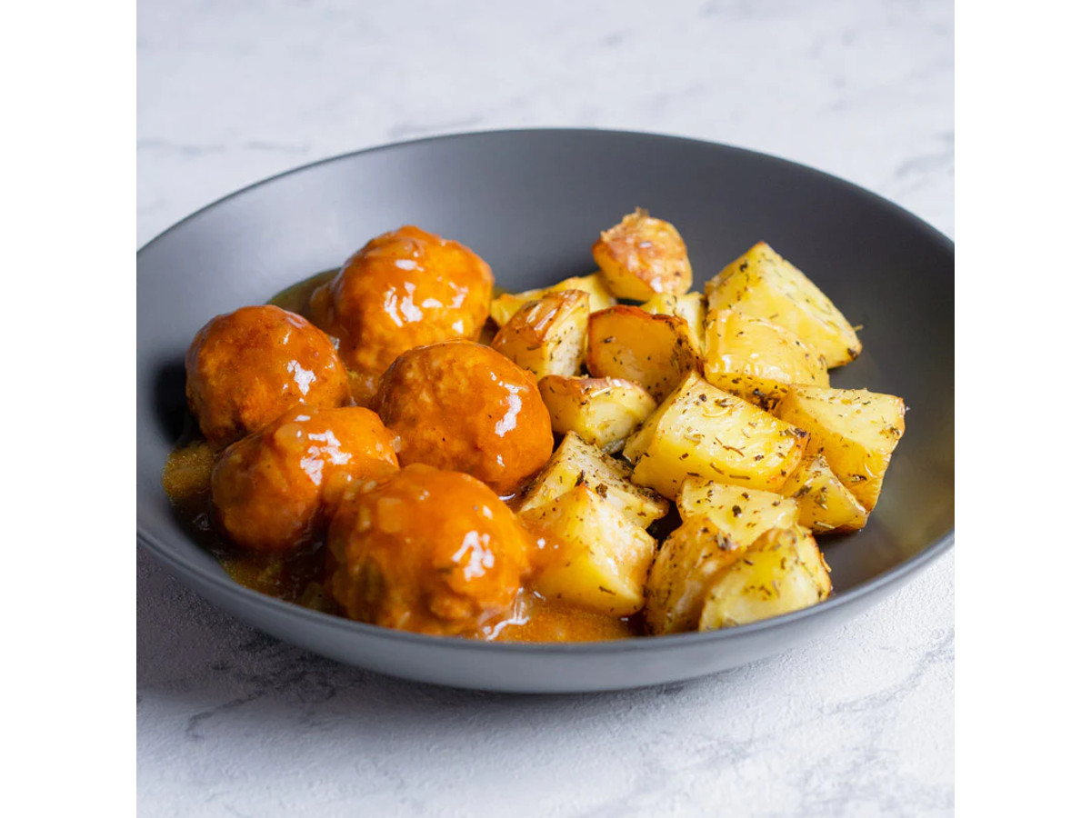 Albóndigas en salsa de tomate y curry
