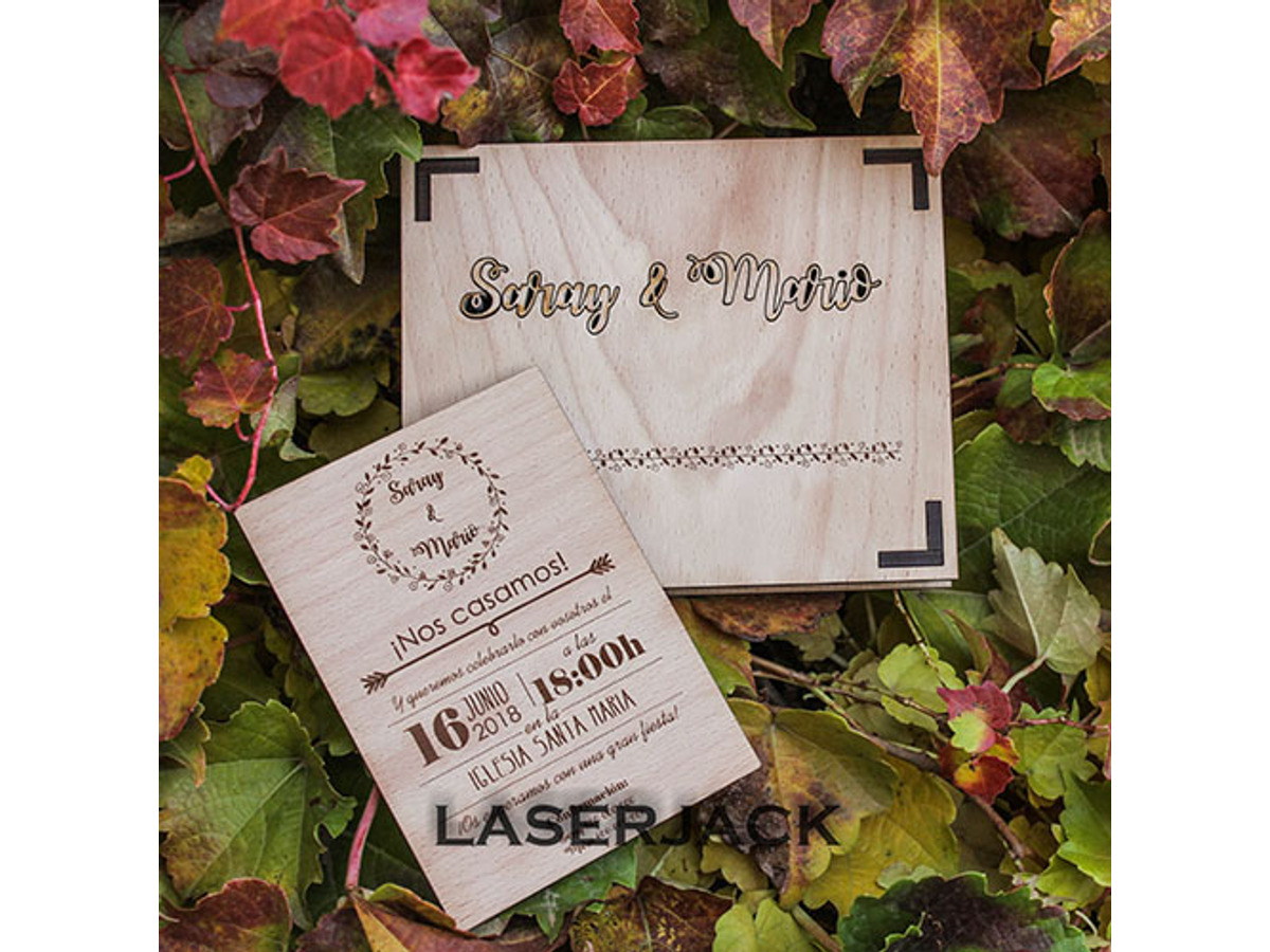Invitación de boda en madera