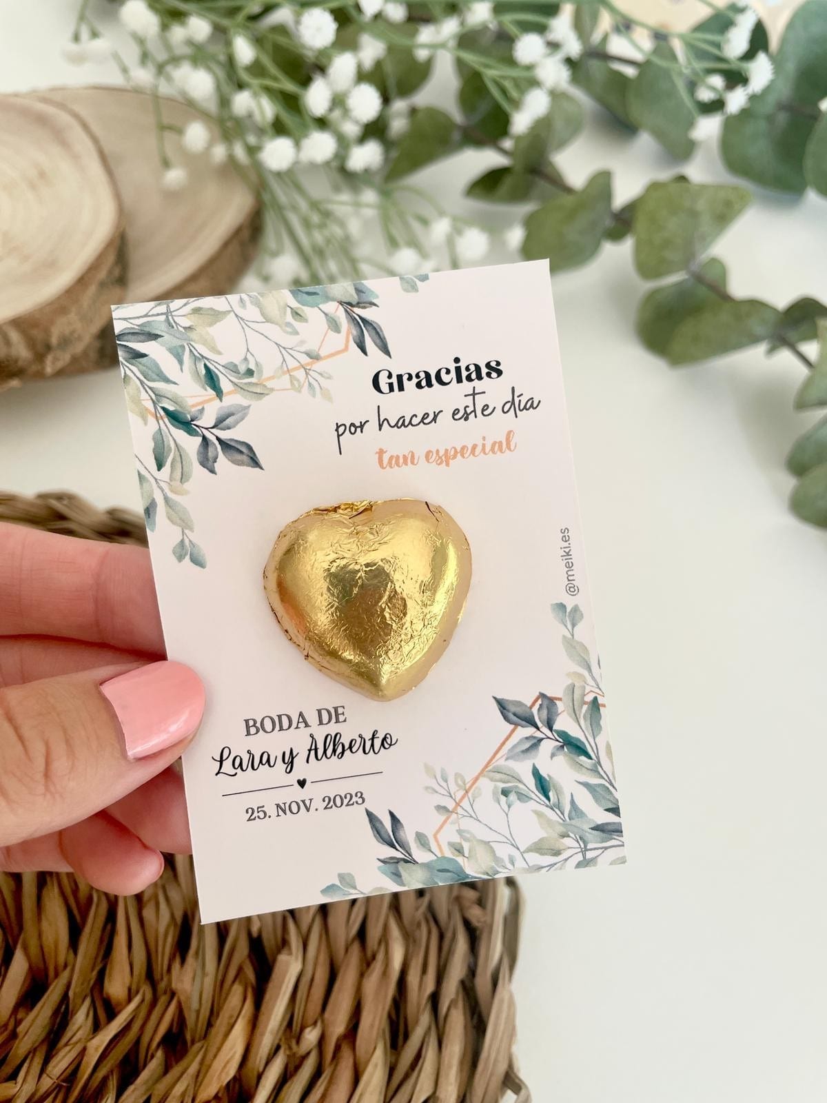 Tarjeta de agradecimiento con bombón para boda
