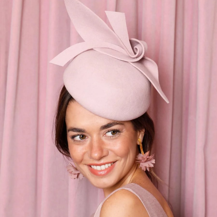 headpiece guest Bennet