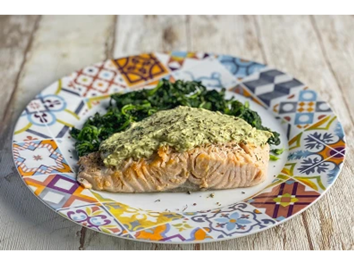 Salmón al pesto y espinacas