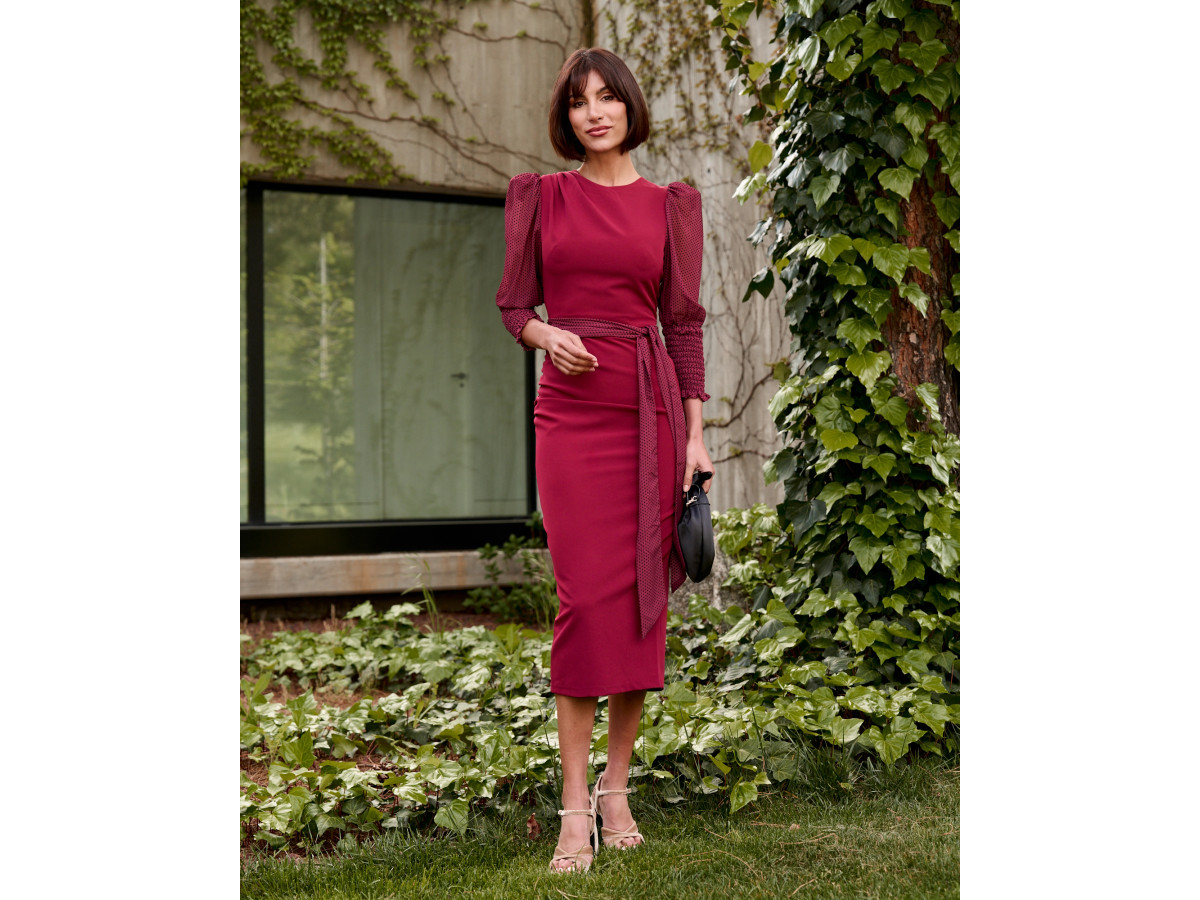 Vestido midi con mangas abullonadas