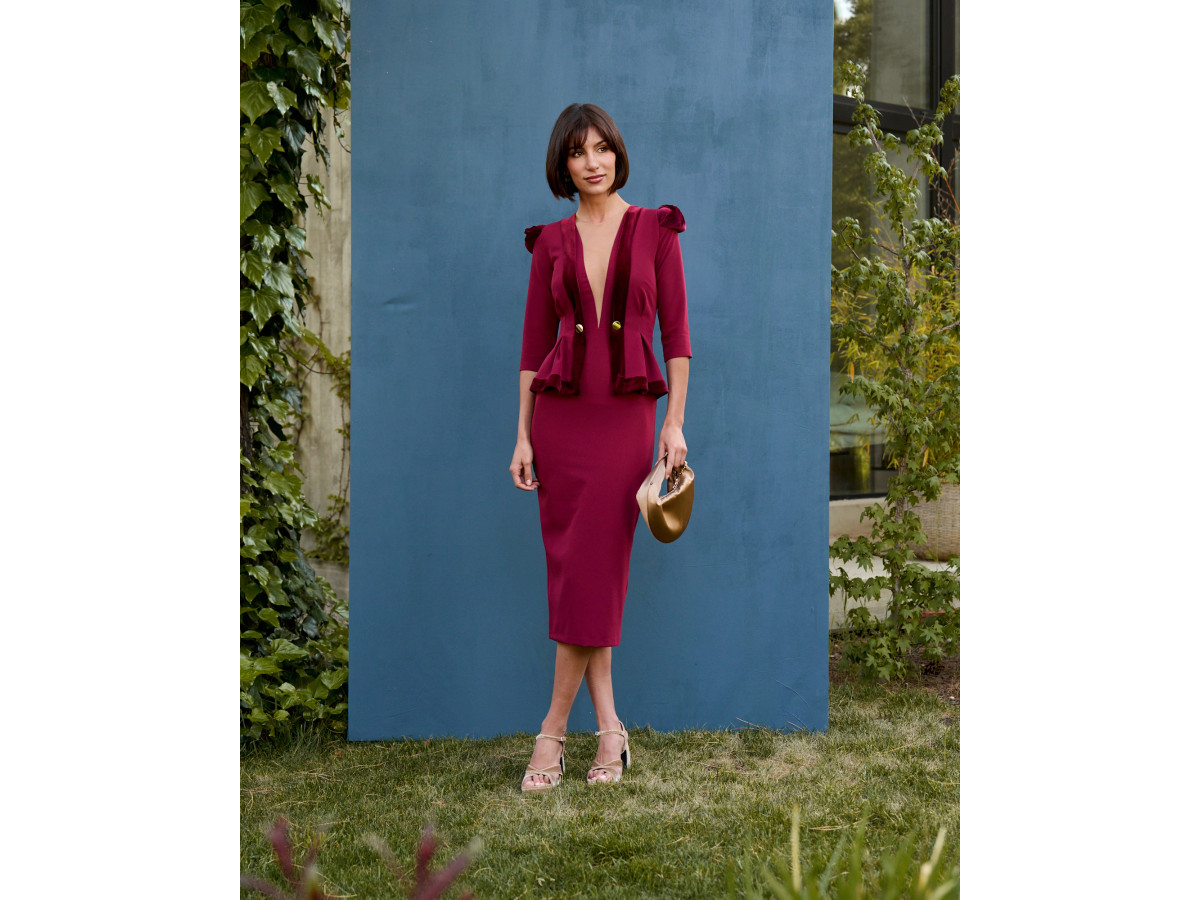 Vestido midi con peplum y escote profundo