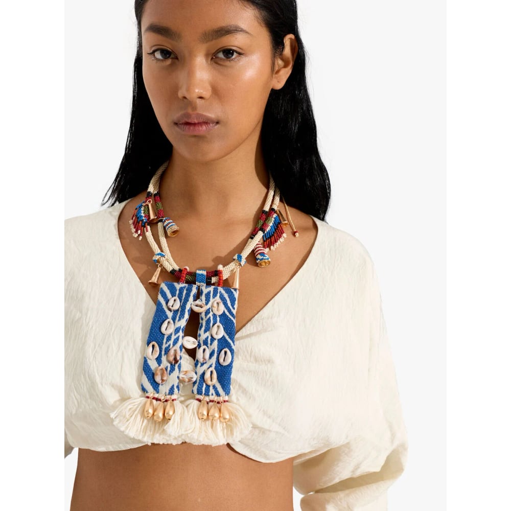 Collar étnico con conchas y abalorios