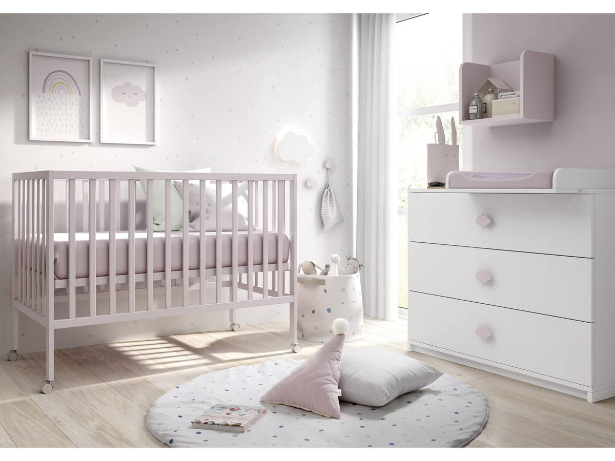 Dormitorio bebé con cuna y cómoda