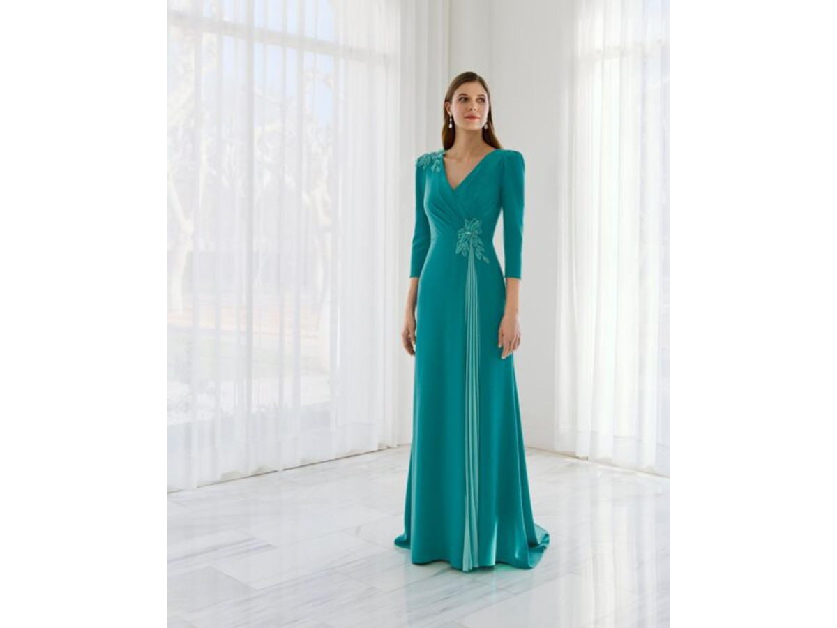 Vestido largo de fiesta en crepé con brillo