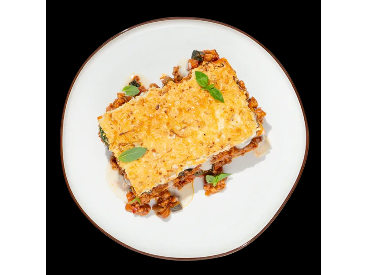 Lasaña ligera de verdura, pavo y queso ahumado